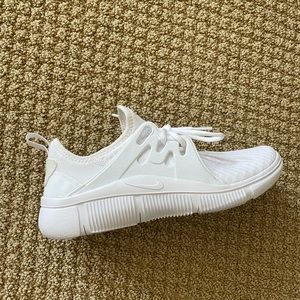 NWOT Nike Alcame Running Shoes - Size 8